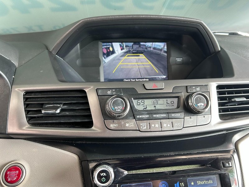 Honda Odyssey Vehicle Full-screen Gallery Image 12