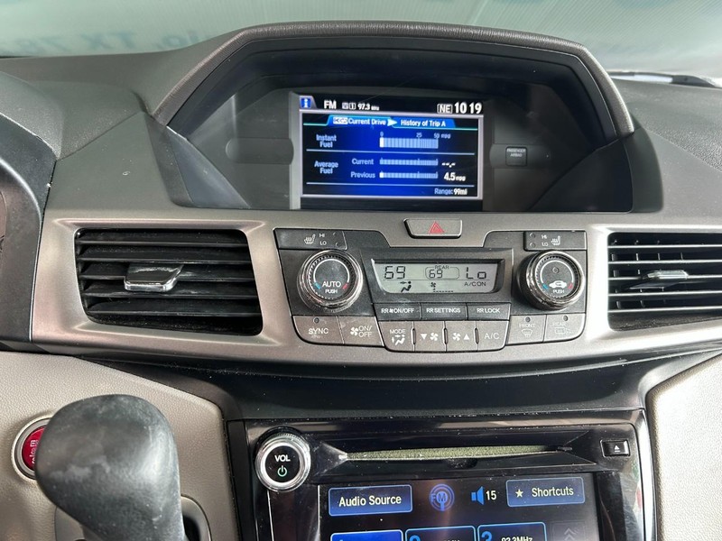 Honda Odyssey Vehicle Full-screen Gallery Image 13