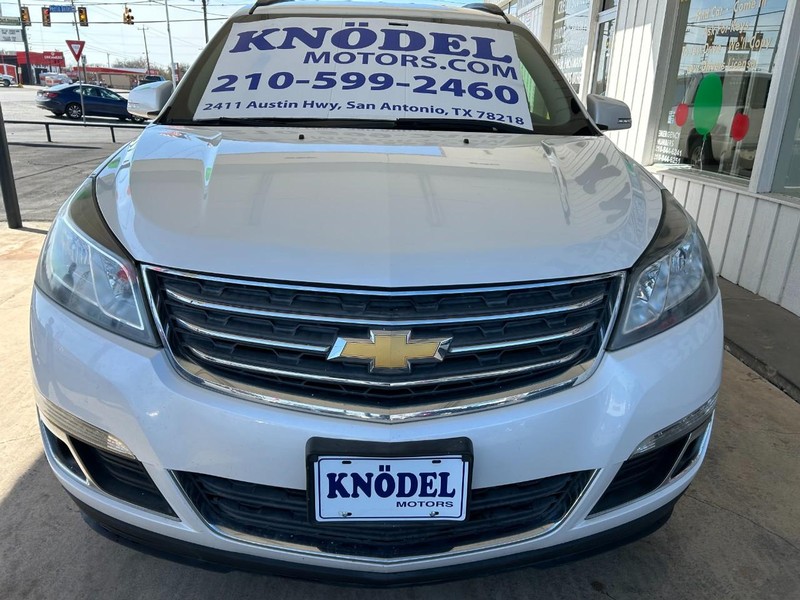 Chevrolet Traverse Vehicle Full-screen Gallery Image 02