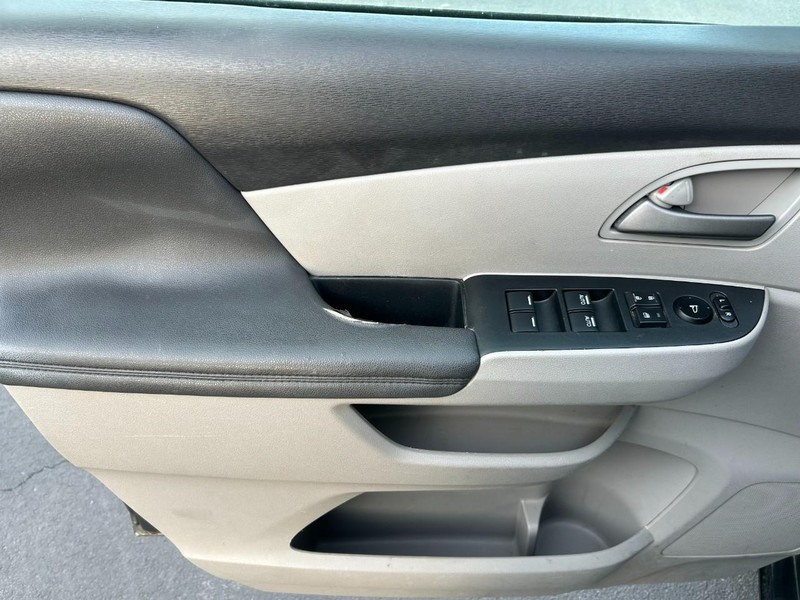 Honda Odyssey Vehicle Full-screen Gallery Image 18