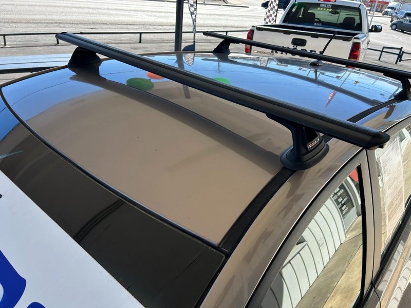 Hyundai Accent 5-Door Vehicle Full-screen Gallery Image 07