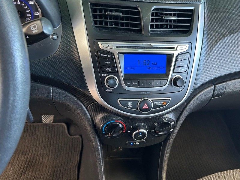 Hyundai Accent 5-Door Vehicle Full-screen Gallery Image 13