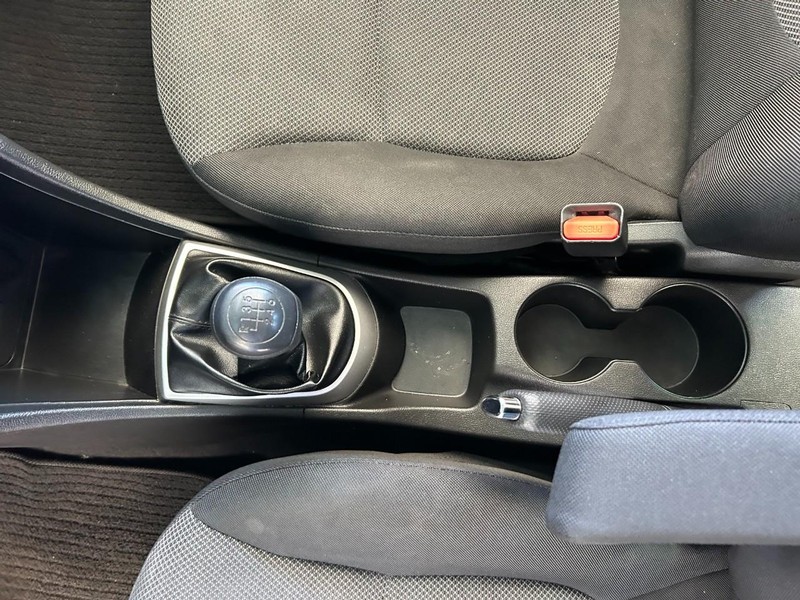 Hyundai Accent 5-Door Vehicle Full-screen Gallery Image 14