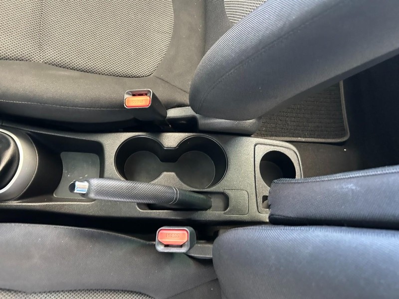 Hyundai Accent 5-Door Vehicle Full-screen Gallery Image 15