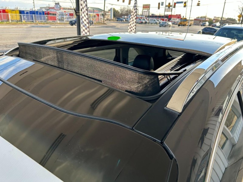 Kia Sorento Vehicle Full-screen Gallery Image 06