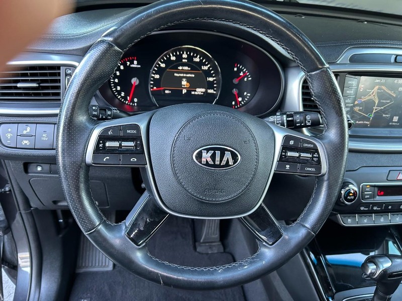 Kia Sorento Vehicle Full-screen Gallery Image 12