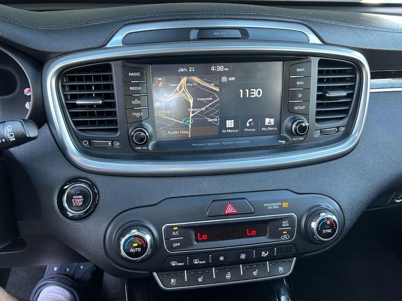Kia Sorento Vehicle Full-screen Gallery Image 13