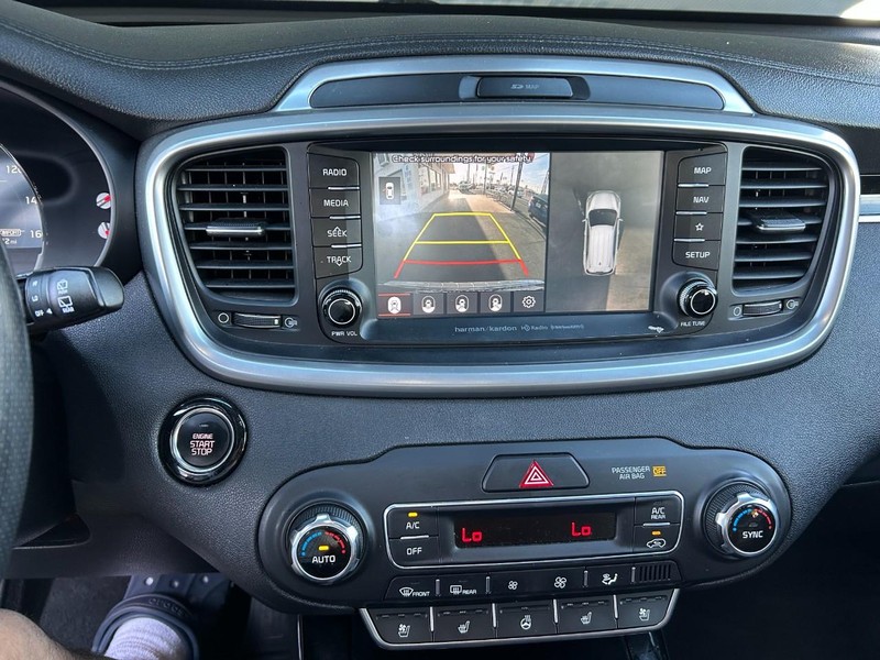 Kia Sorento Vehicle Full-screen Gallery Image 14