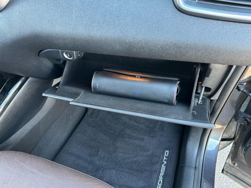 Kia Sorento Vehicle Full-screen Gallery Image 20