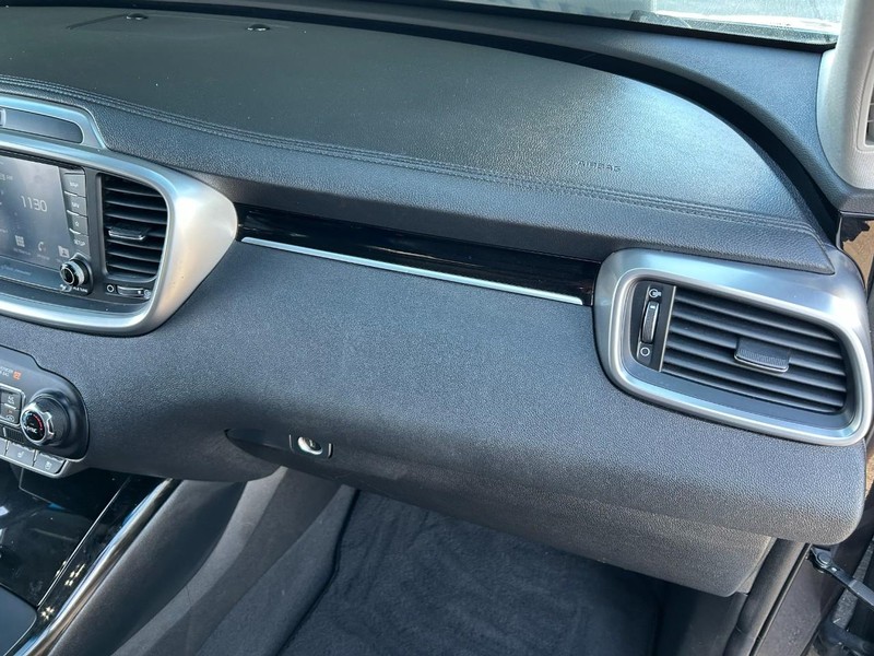 Kia Sorento Vehicle Full-screen Gallery Image 26