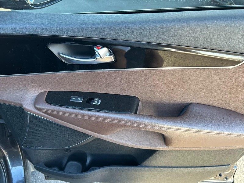 Kia Sorento Vehicle Full-screen Gallery Image 29