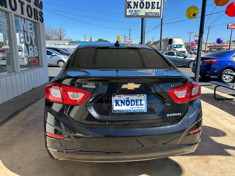 Chevrolet Cruze Vehicle Full-screen Gallery Image 03