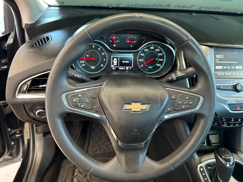 Chevrolet Cruze Vehicle Full-screen Gallery Image 10