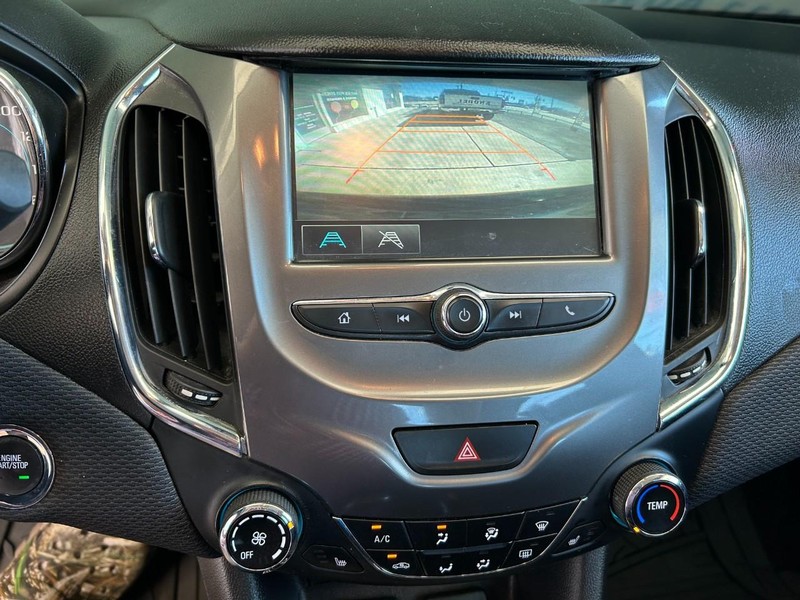 Chevrolet Cruze Vehicle Full-screen Gallery Image 11