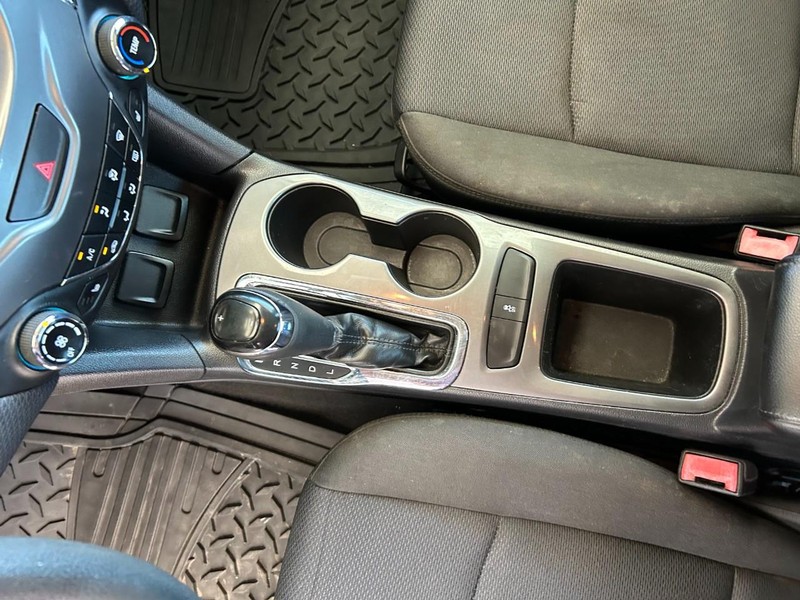 Chevrolet Cruze Vehicle Full-screen Gallery Image 13