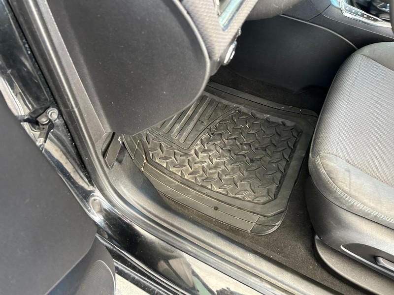 Chevrolet Cruze Vehicle Full-screen Gallery Image 16