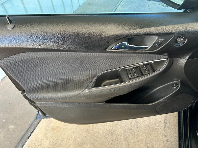 Chevrolet Cruze Vehicle Full-screen Gallery Image 17