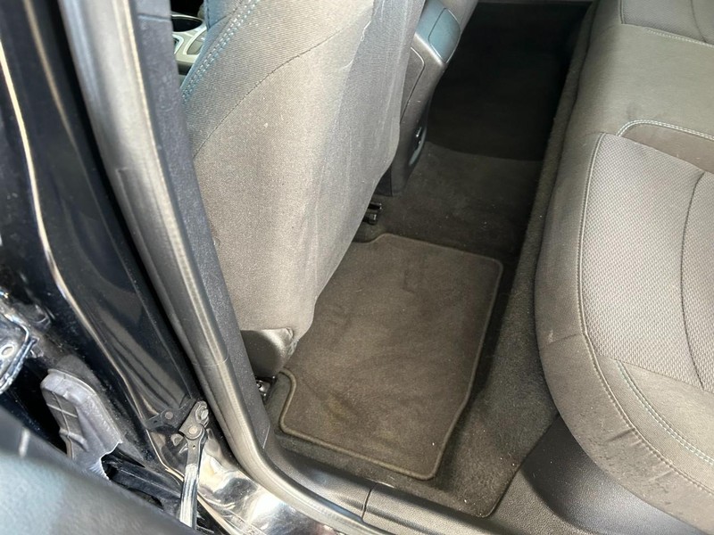 Chevrolet Cruze Vehicle Full-screen Gallery Image 20