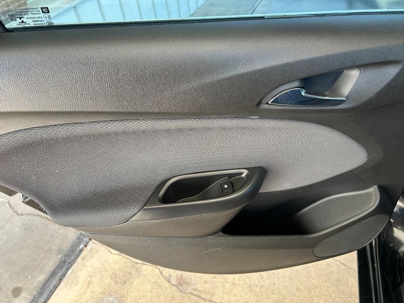 Chevrolet Cruze Vehicle Full-screen Gallery Image 21