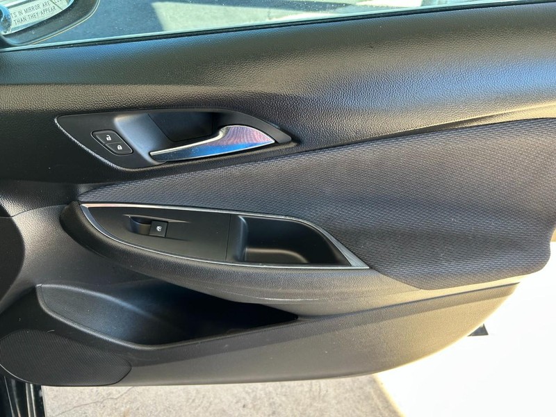 Chevrolet Cruze Vehicle Full-screen Gallery Image 24