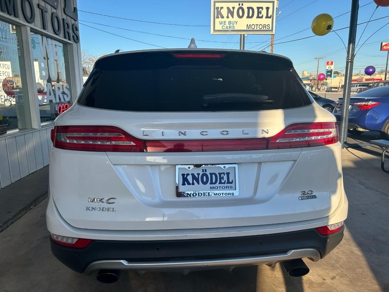 Lincoln MKC Vehicle Full-screen Gallery Image 03