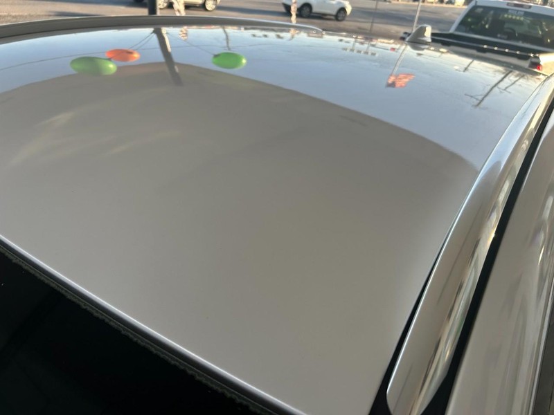 Lincoln MKC Vehicle Full-screen Gallery Image 07