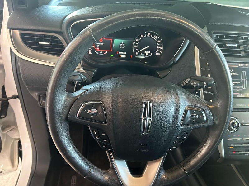 Lincoln MKC Vehicle Full-screen Gallery Image 12