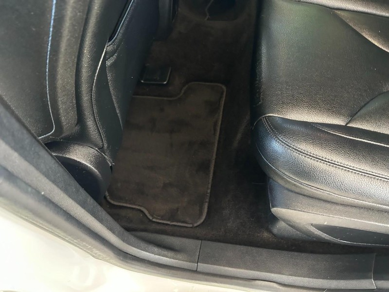 Lincoln MKC Vehicle Full-screen Gallery Image 20