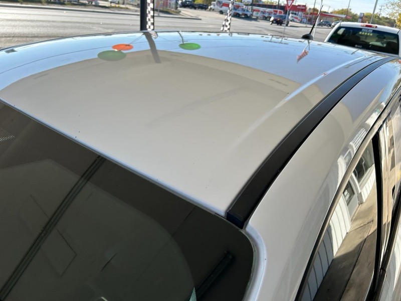 Ford Escape Vehicle Full-screen Gallery Image 07