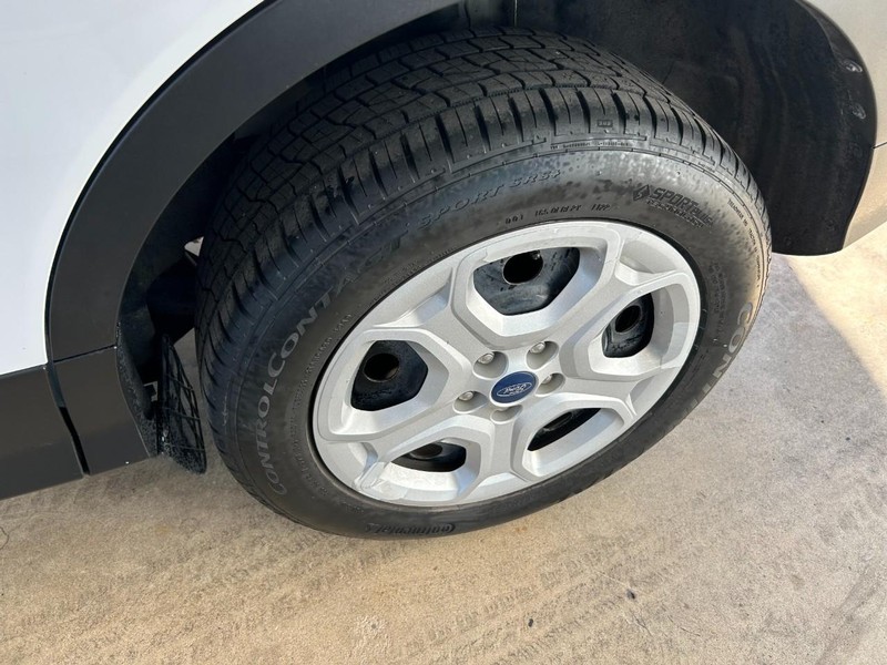 Ford Escape Vehicle Full-screen Gallery Image 08