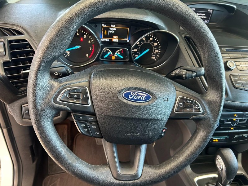 Ford Escape Vehicle Full-screen Gallery Image 12