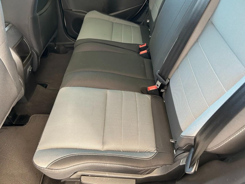 Ford Escape Vehicle Full-screen Gallery Image 21