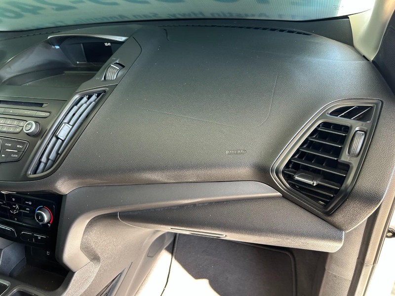 Ford Escape Vehicle Full-screen Gallery Image 25