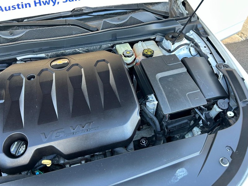 Chevrolet Impala Vehicle Full-screen Gallery Image 08