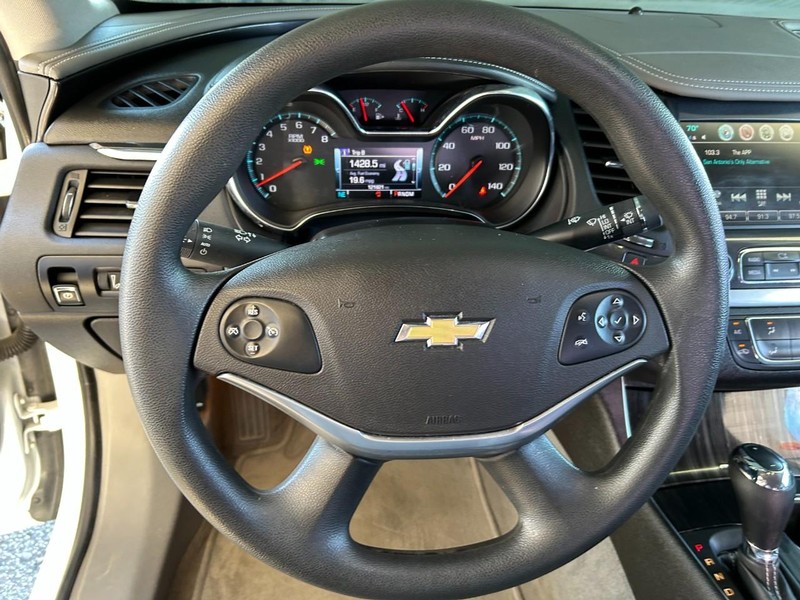 Chevrolet Impala Vehicle Full-screen Gallery Image 11