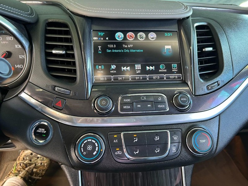 Chevrolet Impala Vehicle Full-screen Gallery Image 12