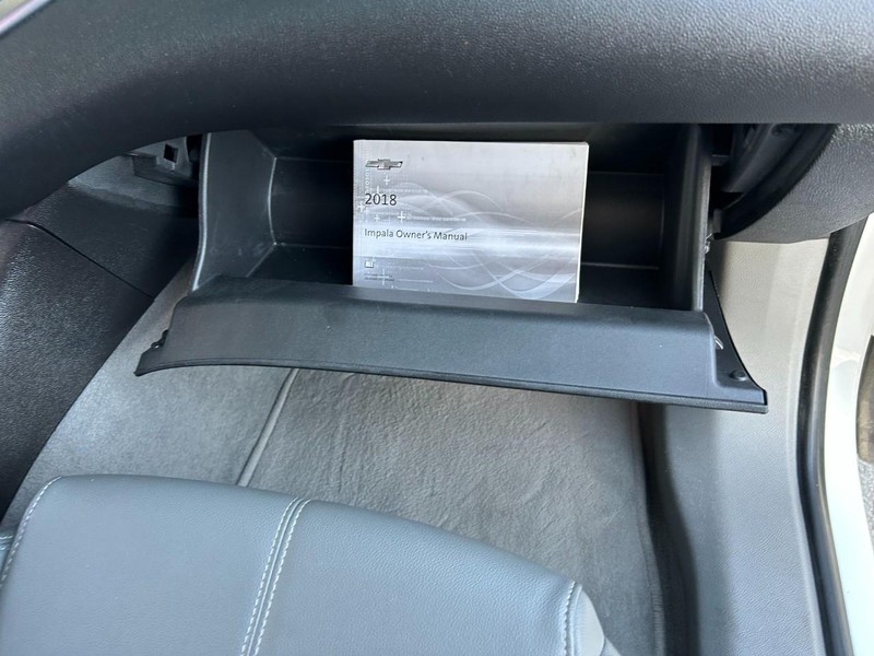 Chevrolet Impala Vehicle Full-screen Gallery Image 14