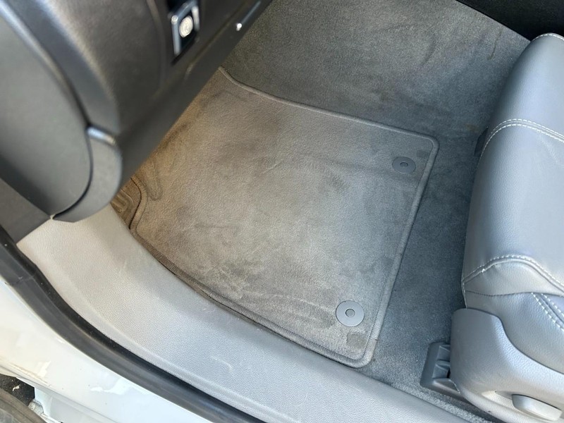 Chevrolet Impala Vehicle Full-screen Gallery Image 18