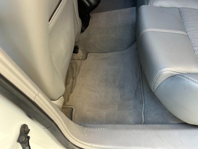 Chevrolet Impala Vehicle Full-screen Gallery Image 21