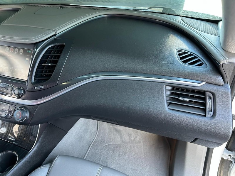 Chevrolet Impala Vehicle Full-screen Gallery Image 23