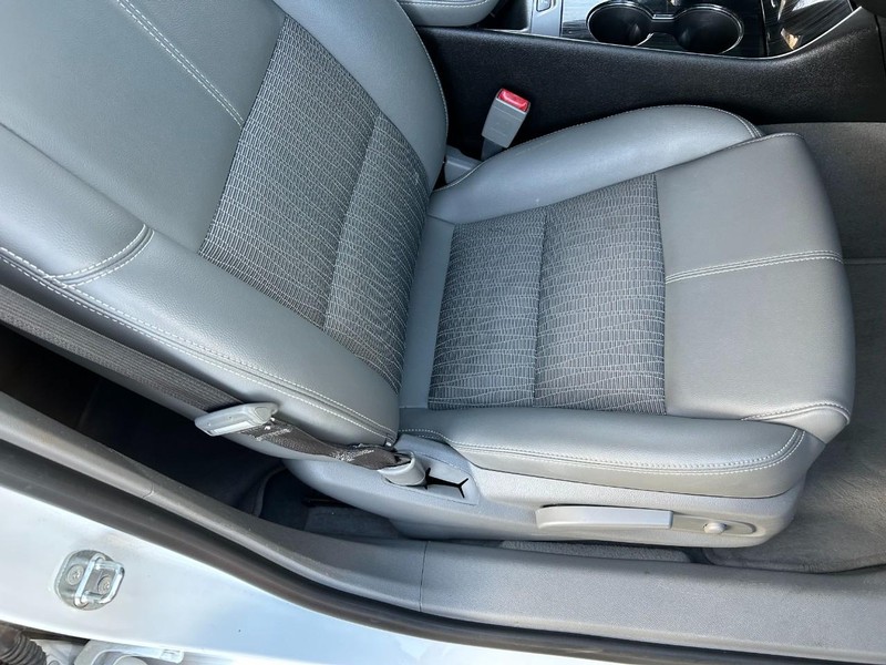 Chevrolet Impala Vehicle Full-screen Gallery Image 24