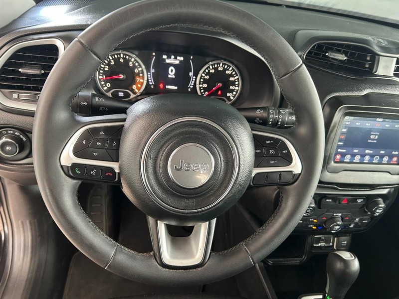 Jeep Renegade Vehicle Full-screen Gallery Image 12