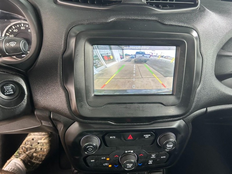 Jeep Renegade Vehicle Full-screen Gallery Image 13