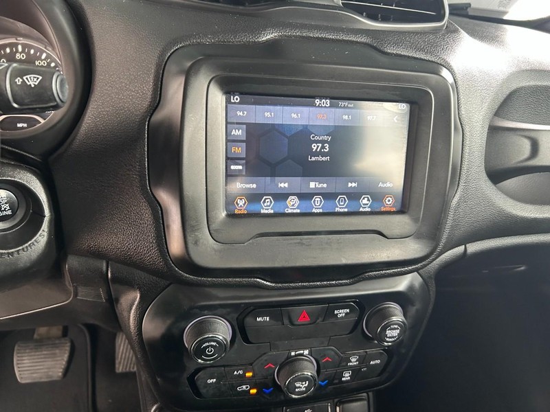 Jeep Renegade Vehicle Full-screen Gallery Image 14