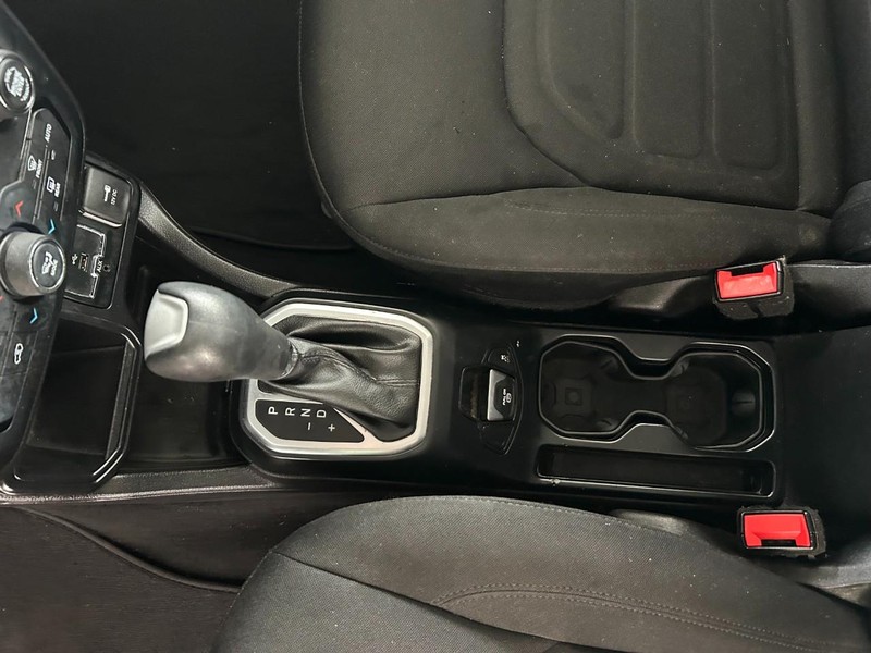 Jeep Renegade Vehicle Full-screen Gallery Image 15