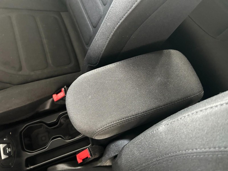 Jeep Renegade Vehicle Full-screen Gallery Image 16