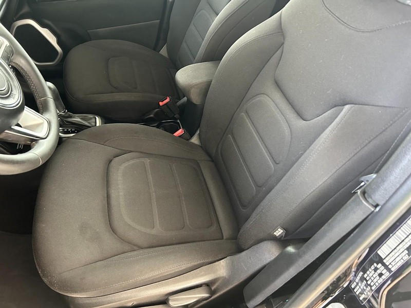 Jeep Renegade Vehicle Full-screen Gallery Image 17