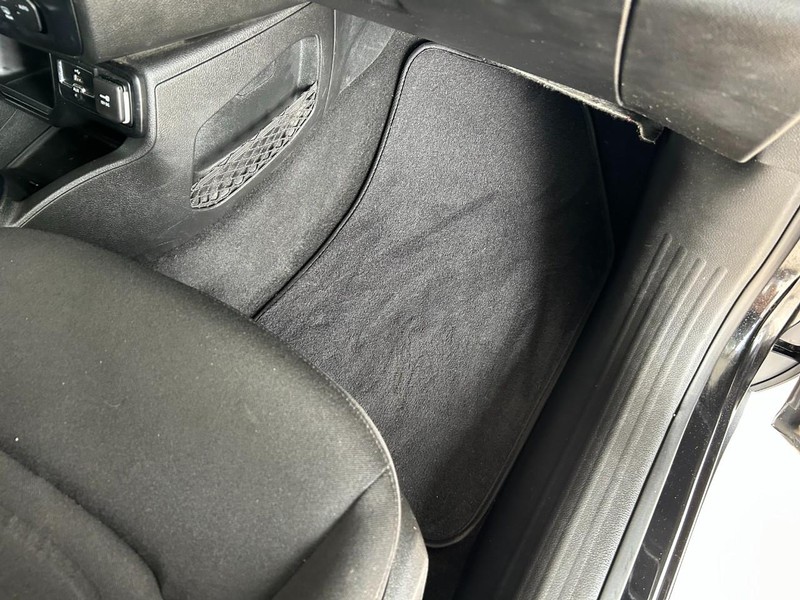 Jeep Renegade Vehicle Full-screen Gallery Image 22