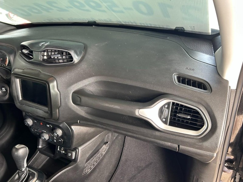 Jeep Renegade Vehicle Full-screen Gallery Image 26