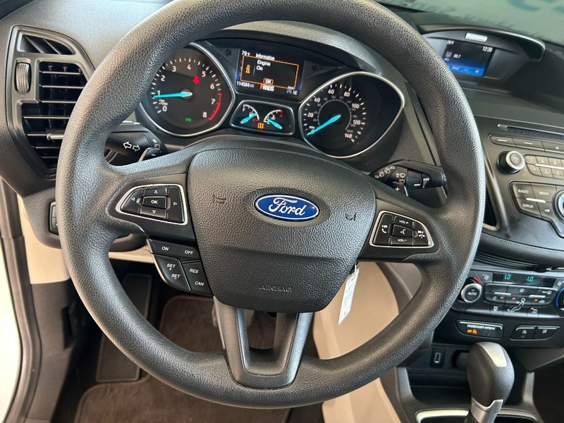 Ford Escape Vehicle Full-screen Gallery Image 12